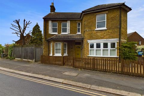 3 bedroom detached house for sale, Queens Road, Hersham, Walton-On-Thames