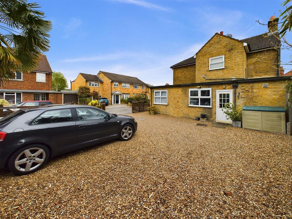 Queens Road Hersham Walton On Thames 4 Bed Detached House For Sale