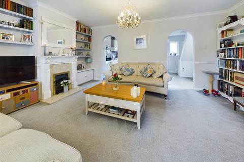 3 bedroom house for sale, Pembroke Avenue, Hersham, Walton-On-Thames