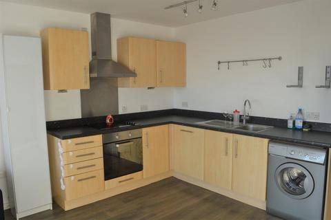 1 bedroom flat for sale, Canalside Gardens, Southall UB2