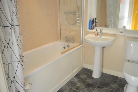 13 Canalside Gardens, Southall, UB2 5TJ