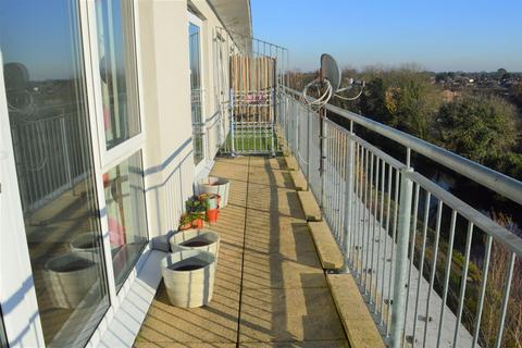 13 Canalside Gardens, Southall, UB2 5TJ