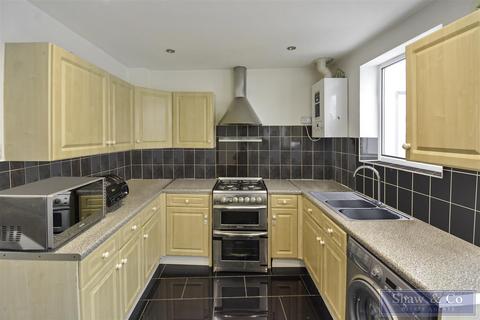 3 bedroom terraced house for sale, Stratford Road, Southall UB2