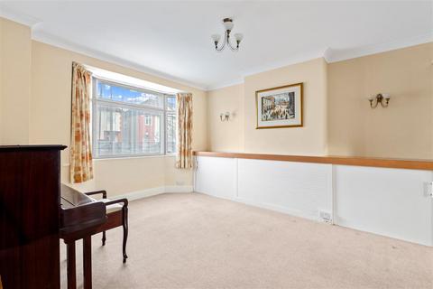 60 Hogarth Gardens, Hounslow, TW5 0QT