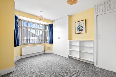 60 Hogarth Gardens, Hounslow, TW5 0QT