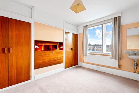 60 Hogarth Gardens, Hounslow, TW5 0QT