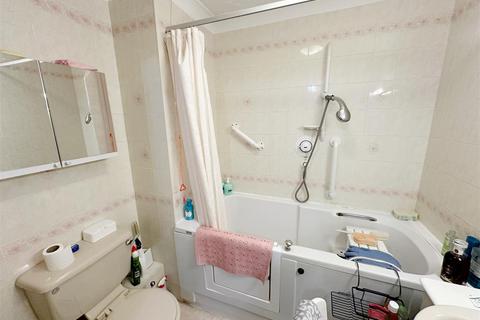 1 bedroom retirement property for sale, Banbury Road, Stratford-Upon-Avon