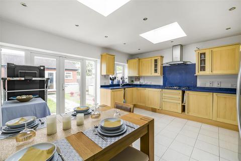 38 Redfern Avenue, Whitton, Hounslow, TW4 5LY