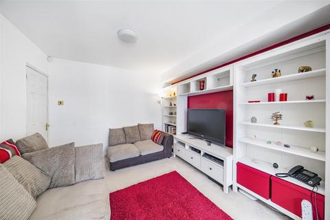 38 Redfern Avenue, Whitton, Hounslow, TW4 5LY