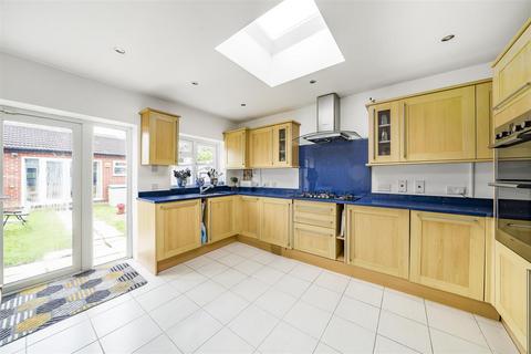 38 Redfern Avenue, Whitton, Hounslow, TW4 5LY