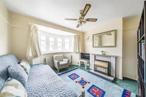 38 Redfern Avenue, Whitton, Hounslow, TW4 5LY