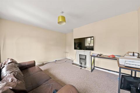 2 bedroom flat for sale, Beavers Lane, Hounslow TW4