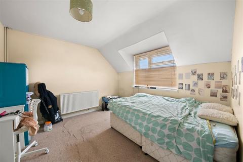 2 bedroom flat for sale, Beavers Lane, Hounslow TW4