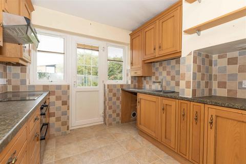 3 bedroom chalet for sale, Cumberland Avenue, Goring-By-Sea