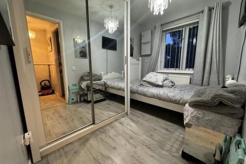 23 Beaulieu Close, Hounslow, TW4 5EN