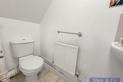 2 bedroom flat for sale, Hanworth Road, Hounslow TW3