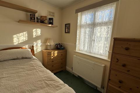 9 Pembridge Avenue, Twickenham, TW2 6AE