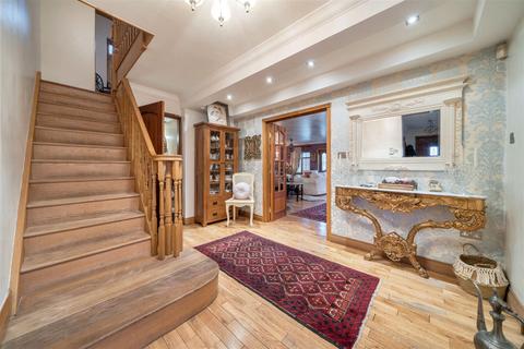 undefined, Great West Road, Isleworth TW7