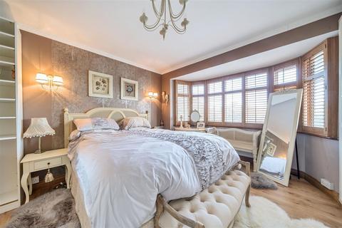 undefined, Great West Road, Isleworth TW7
