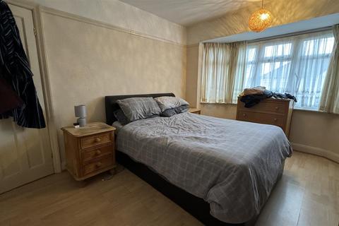 3 bedroom end of terrace house for sale, Catherine Gardens, Hounslow TW3