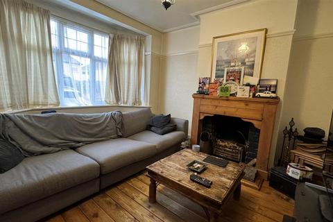 3 bedroom end of terrace house for sale, Catherine Gardens, Hounslow TW3