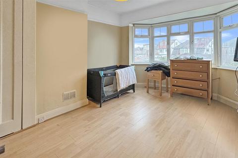 106 Catherine Gardens, Hounslow, TW3 2PW