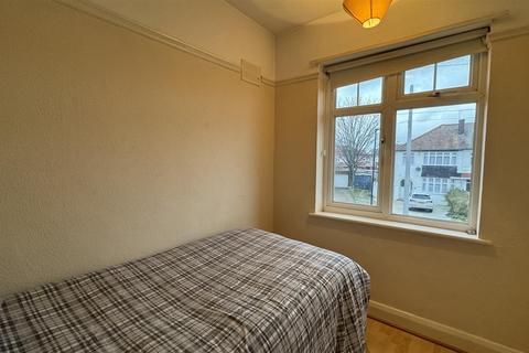 106 Catherine Gardens, Hounslow, TW3 2PW
