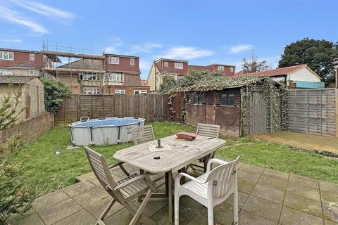 106 Catherine Gardens, Hounslow, TW3 2PW