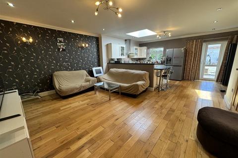 21 Park Close, Hounslow, TW3 2HN