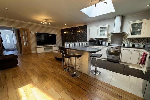 21 Park Close, Hounslow, TW3 2HN