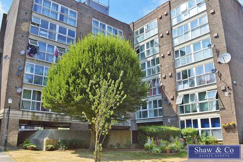 60 Harris Close, Hounslow, TW3 4JU
