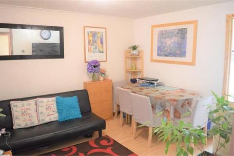 60 Harris Close, Hounslow, TW3 4JU