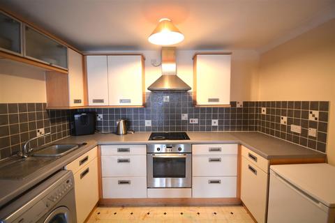 1 bedroom flat for sale, St. Giles Close, Hounslow TW5