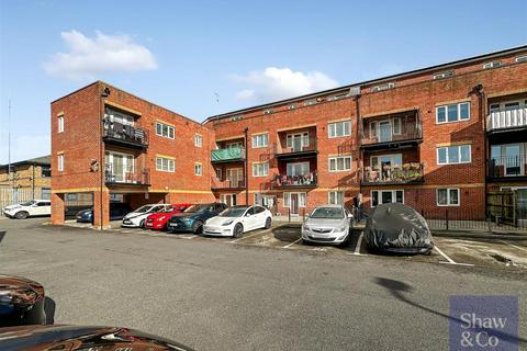 1 bedroom flat for sale, St. Giles Close, Hounslow TW5