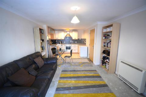 1 bedroom flat for sale, St. Giles Close, Hounslow TW5