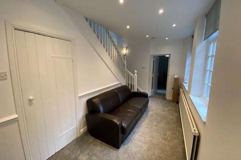 4 bedroom detached house to rent, The Coach House, Tempest Rd, A/e, SK9 7BU