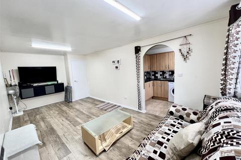 1 bedroom flat for sale, Vickers Way, Hounslow TW4