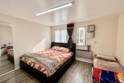 8, Sheridan Court Vickers Way, Hounslow, TW4 5EE