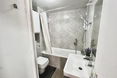 8, Sheridan Court Vickers Way, Hounslow, TW4 5EE