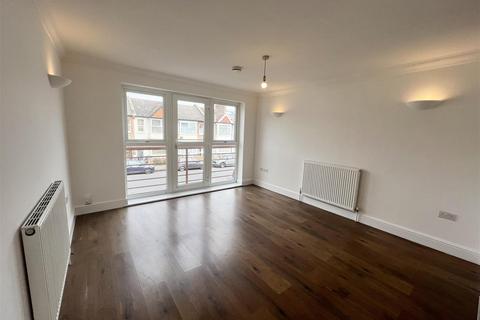 1 bedroom flat for sale, 31 Whitton Dene, Hounslow TW3