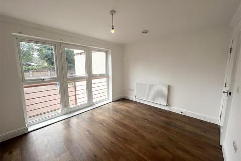 1 bedroom flat for sale, 31 Whitton Dene, Hounslow TW3