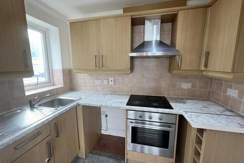 Flat C, 31 Whitton Dene, Whitton, Hounslow, TW3 2JN
