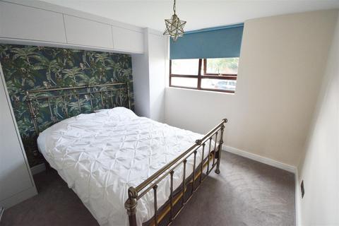 1 bedroom maisonette for sale, Whitton Dene, Hounslow TW3