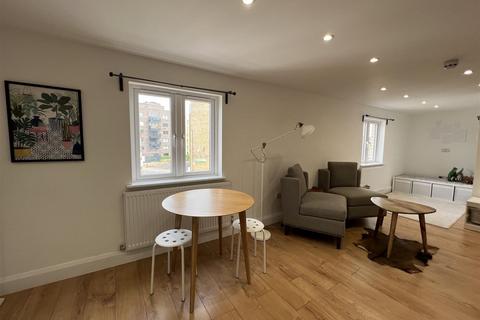 2 bedroom apartment for sale, London Road, Brentford TW8