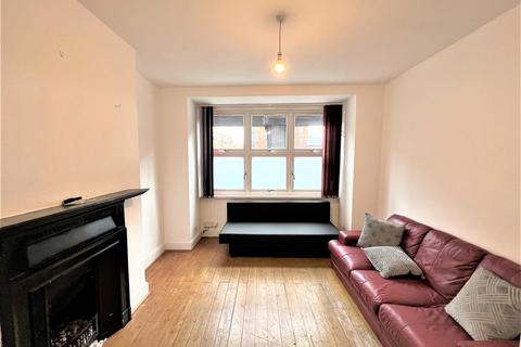 50 Adelaide Terrace, Brentford, TW8 9PQ