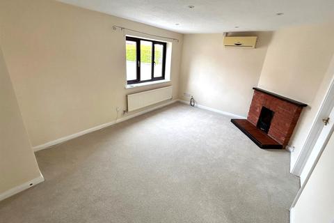 3 bedroom detached house to rent, Hatherall Road, Chippenham