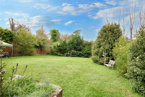 Beeches Ermyn Way, Leatherhead, KT22 8TW