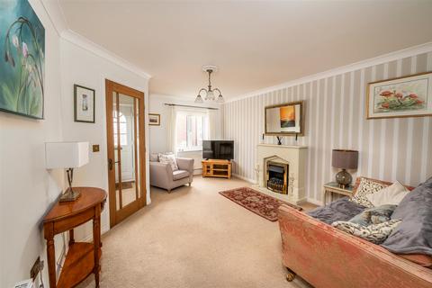 3 bedroom terraced house for sale, Chaffinch Chase, Gillingham