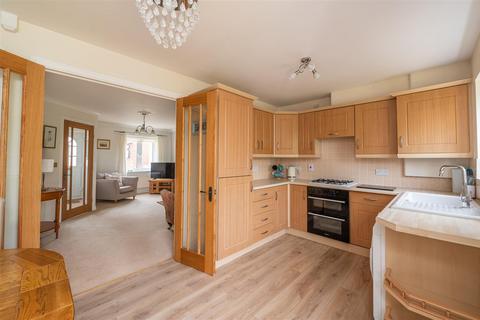 14 Chaffinch Chase, Gillingham, SP8 4GT