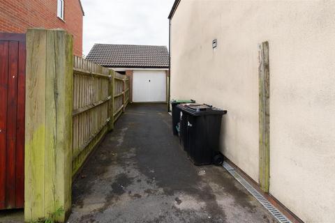 14 Chaffinch Chase, Gillingham, SP8 4GT